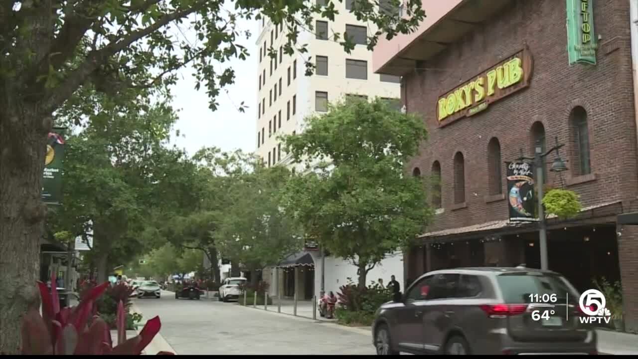 West Palm Beach police catch credit cards, cellphone thieves in action