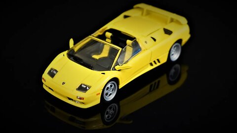 Lamborghini Diablo Roadster - Leo Models 1/43 - 30 SECONDS REVIEW