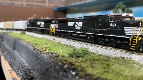 Pre-Review Run: N Scale Scaletrains.com Operator C44-9Ws #9114, #9189