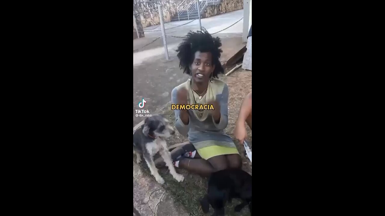 Quem vê de fora vê melhor? Me parece que sim!