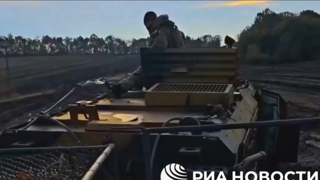 Russians using a Turkish "Kirpi" MRAP to recover a damaged Ukrainian M2A2 Bradley. Kursk region