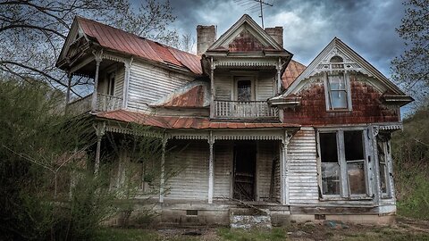 SATANIC ABANDONED HOUSE: So Many VALUABLES Left Behind You Won't Believe Your Eyes!