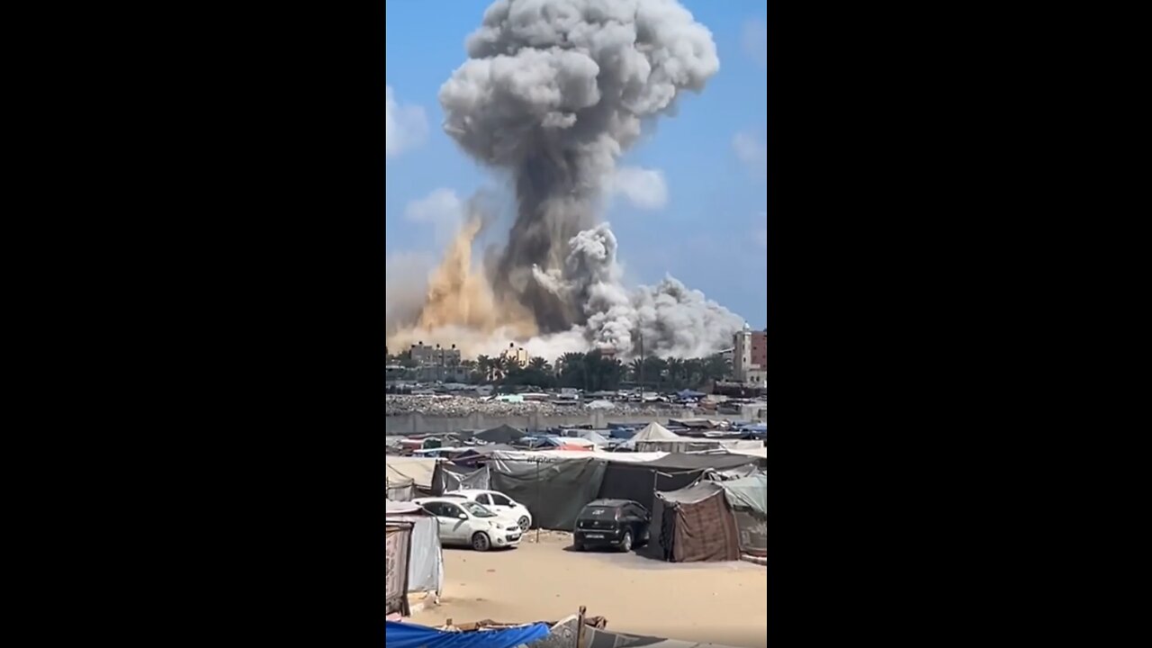 The moment Israeli zionists Bombed AlMawasi Camp in Safe zone killing 90, injuring 300