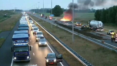 DUTCH FARMERS AMPING UP THE PROTEST.