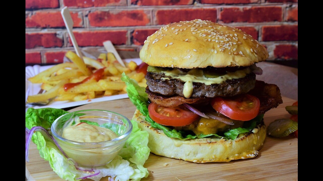 Juicy Burger with Homemade Burger Sauce