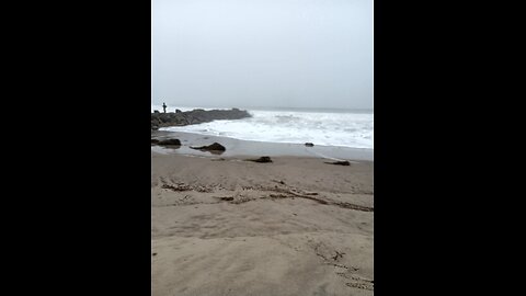 Live Ventura Beach, Caalifornia Huge Waves , a relaxing peaceful scene