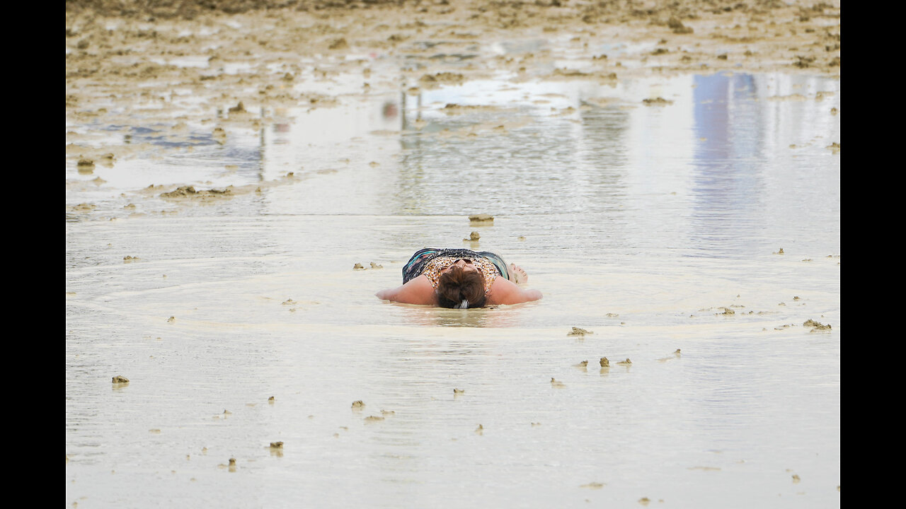 Burning Man flooding strands tens of thousands at Nevada site