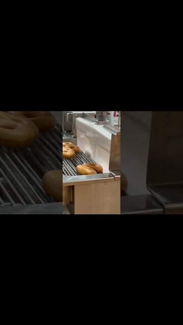 Glazing donuts￼