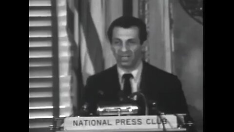 Mort Sahl addresses the Washington Press