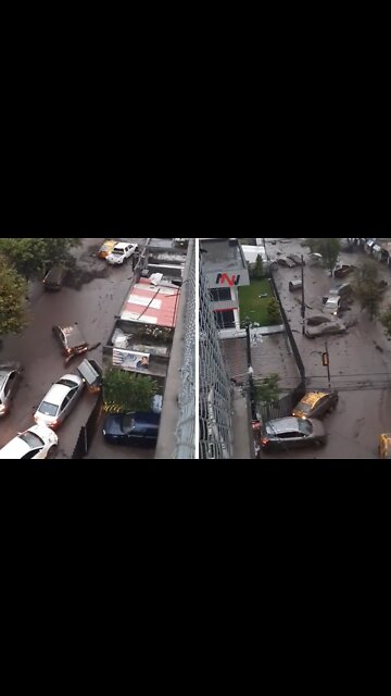 Extreme flooding in Ecuador's capital sweeps cars away