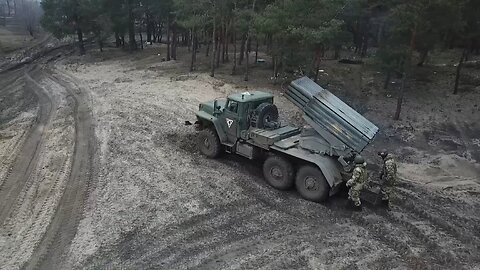 Footage of the operation of the GRAD multiple launch rocket system