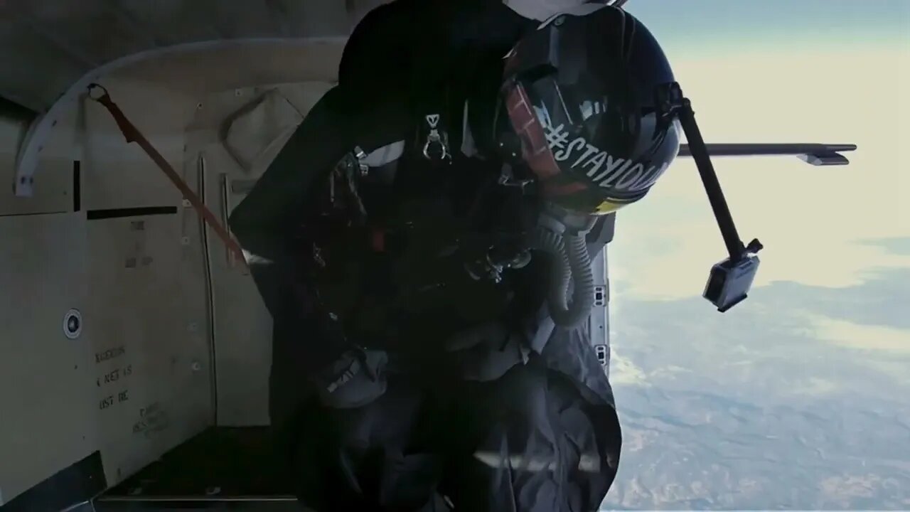 Andy Stumpf world record for distance flown in a wingsuit - 18.257 miles and falling 36,500 feet