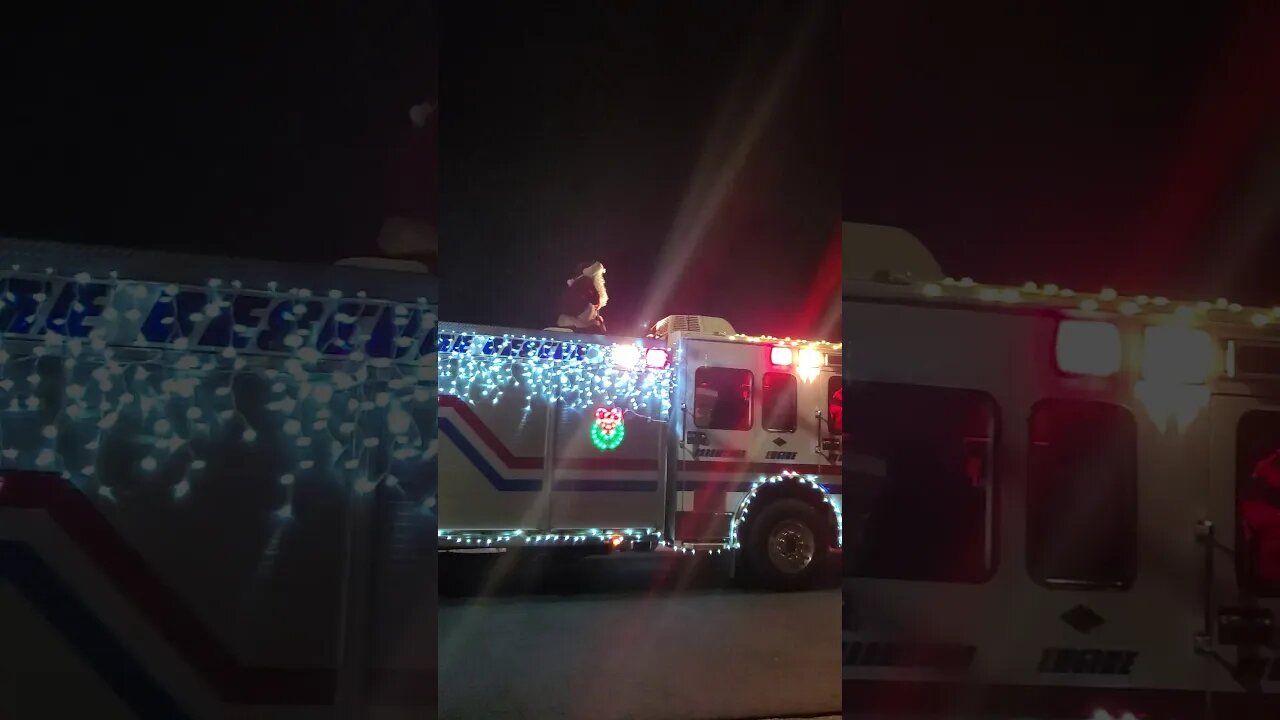 Santa Rode his Fire Truck Through Dunedin!! #shorts