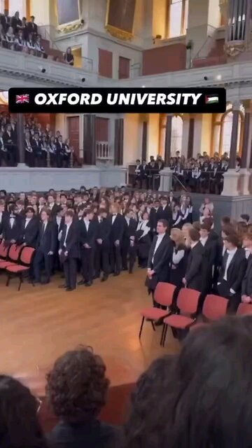 Oxford University students stand with Palestine..🇵🇸