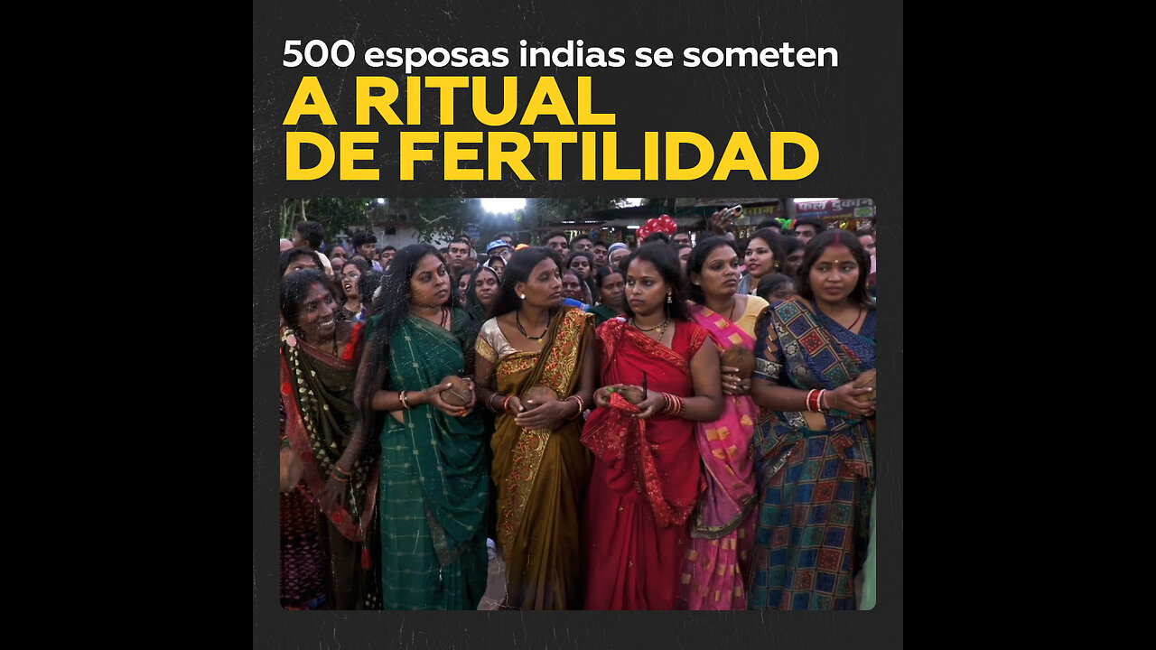 Sacerdotes indios pisotean mujeres casadas en un extraño ritual centenario de fertilidad