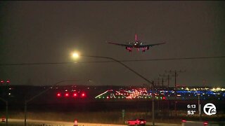 'Let's cross our fingers.' Air traffic controllers say DTW has faulty approach lighting system