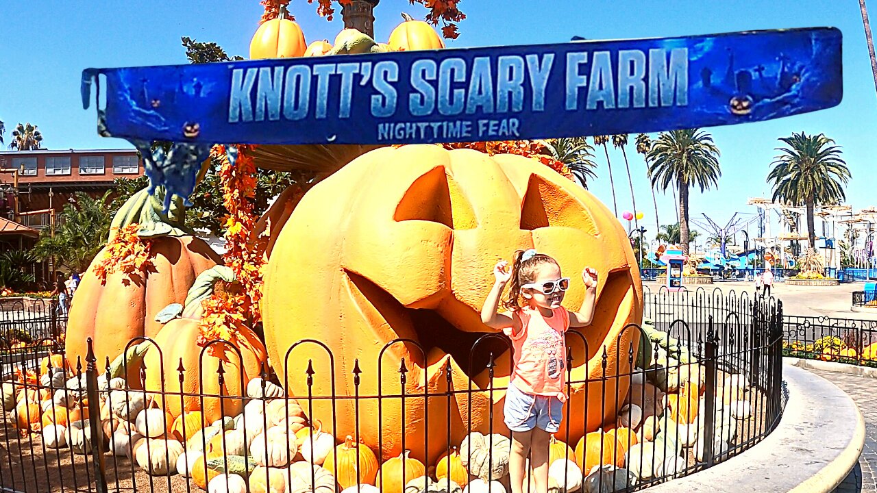 Halloween Begins At Knotts Berry Farm - Walkthrough - Decorations - Boardwalk Games