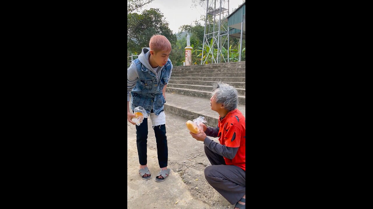 Be kind to the poor homeless people #viralvideo #motivation #youtubeshorts