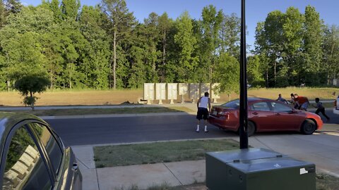 Dad Challenges Neighborhood Kids To a Foot Race!