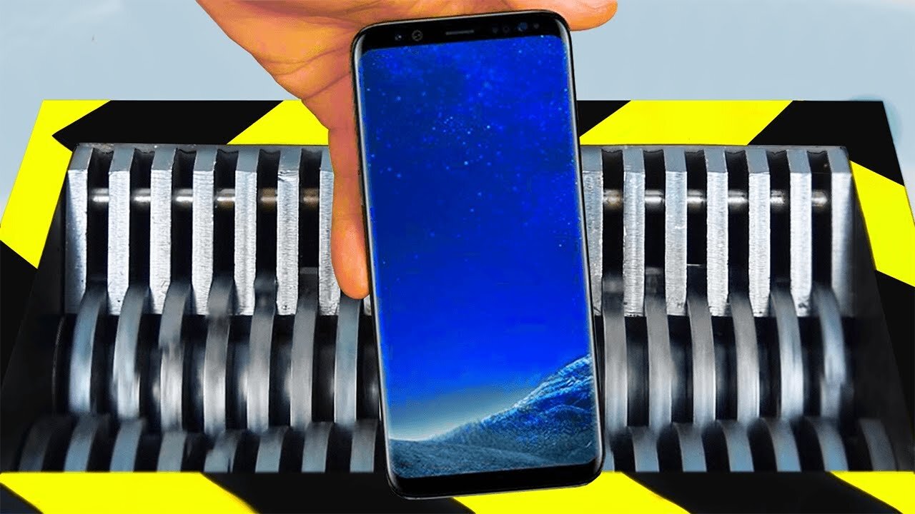 SAMSUNG GALAXY S10 vs INDUSTRIAL SHREDDER