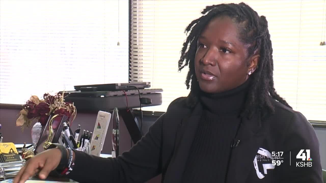 Passenger starts new beginning alongside terminal at Kansas City International