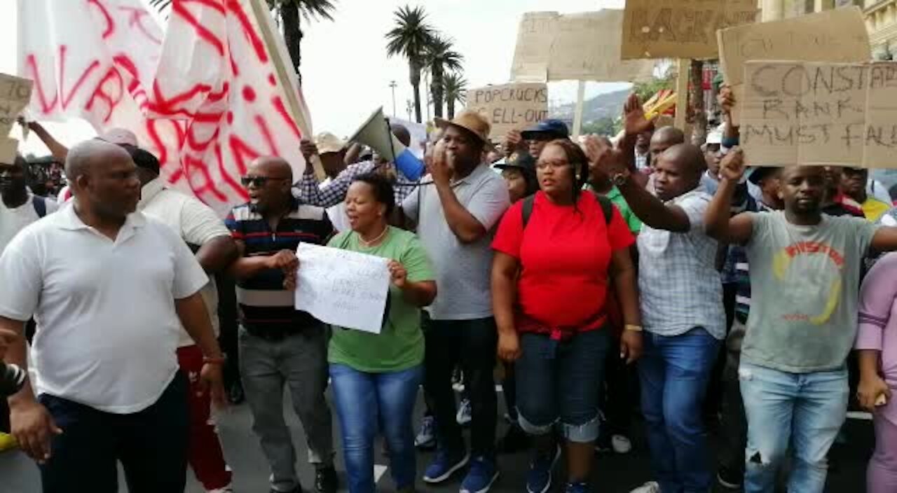 SOUTH AFRICA - Cape Town - SAPS March to Parliament (Video) (egz)