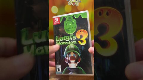 Unboxing Luigi's Mansion 3