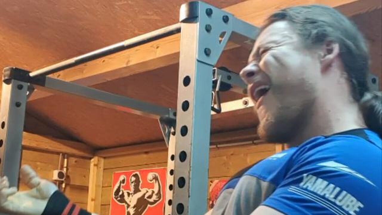 5x5 92.5 Kgs Paused Bench Press. Last Set.