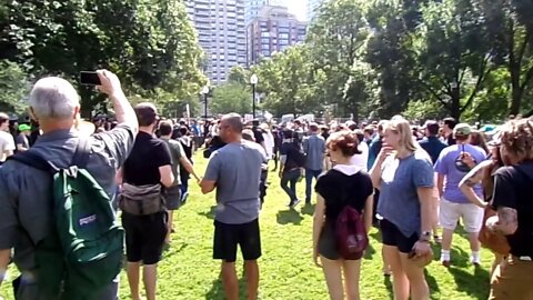 Antifa Chants and People Watch and Film Boston 8 19 17