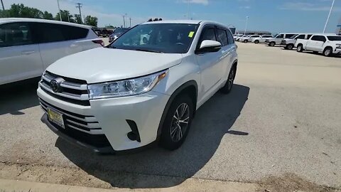 2017 TOYOTA HIGHLANDER LE #025899A