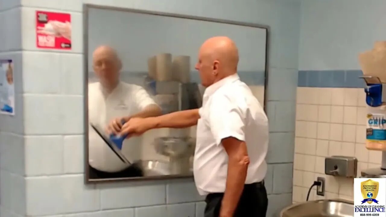 How to Clean a Mirror in 20 Seconds