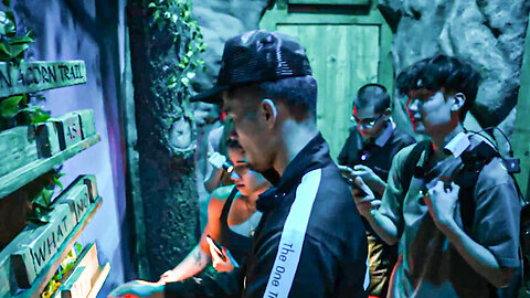 SNEAKO, Neon, RiceGum, & Sara Saffari Go To An ESCAPE ROOM!