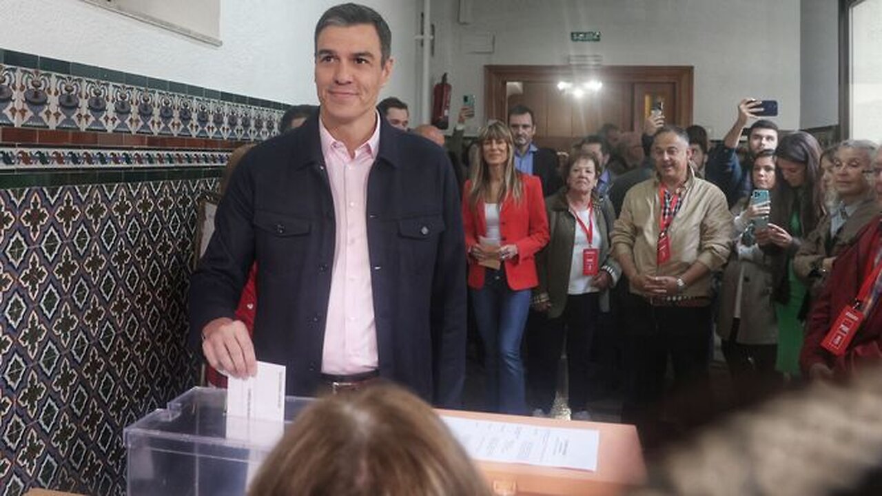 Elecciones 28| Sánchez increpado tras votar: "¡Qué te vote Txapote!"