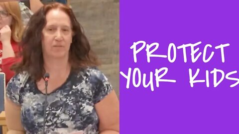 School Board SHUTS OFF MIC Of Mother Reading INSANE Assignment Given To Her ChILD
