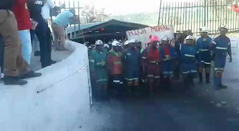 Jubilant workers emerge from underground after ending a nine-day sit-in at Rustenburg mine (ReH)