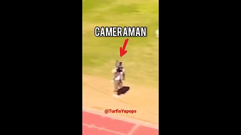 Camera Man Leaves Runners In The Dust 🏃🏾