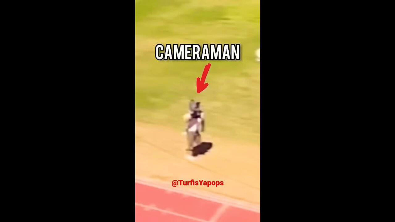 Camera Man Leaves Runners In The Dust 🏃🏾