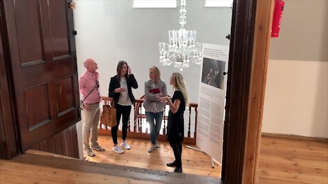 SOUTH AFRICA- Cape Town- Stenin exhibition draws visitors (Video) (d7T)