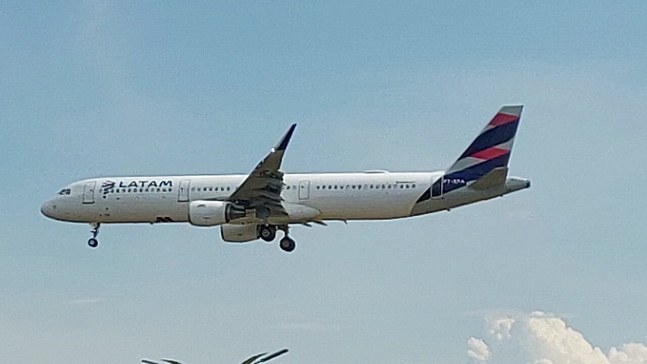 Airbus A321 PT-XPA coming from Fortaleza to Manaus