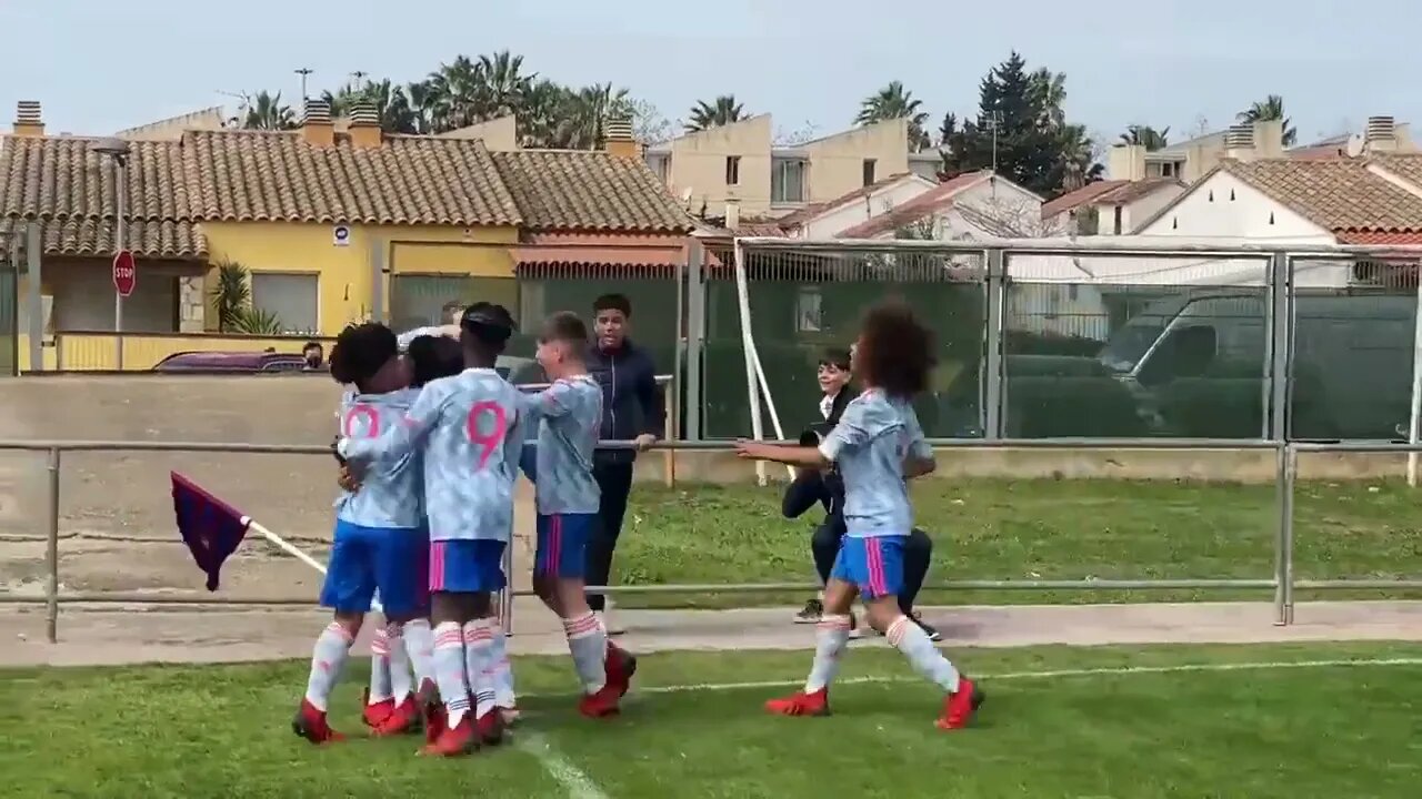 Cristiano Ronaldo Jr marcando gol na estreia e comemorando igual o pai