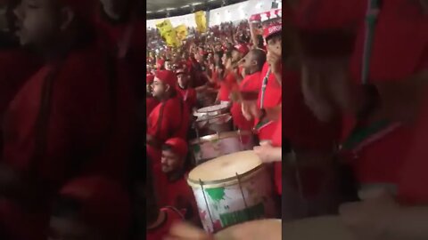 Torcida do Flamengo dando show/bateria nota 10