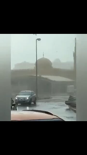 A sudden hurricane in the UAE tore off the roofs of buildings