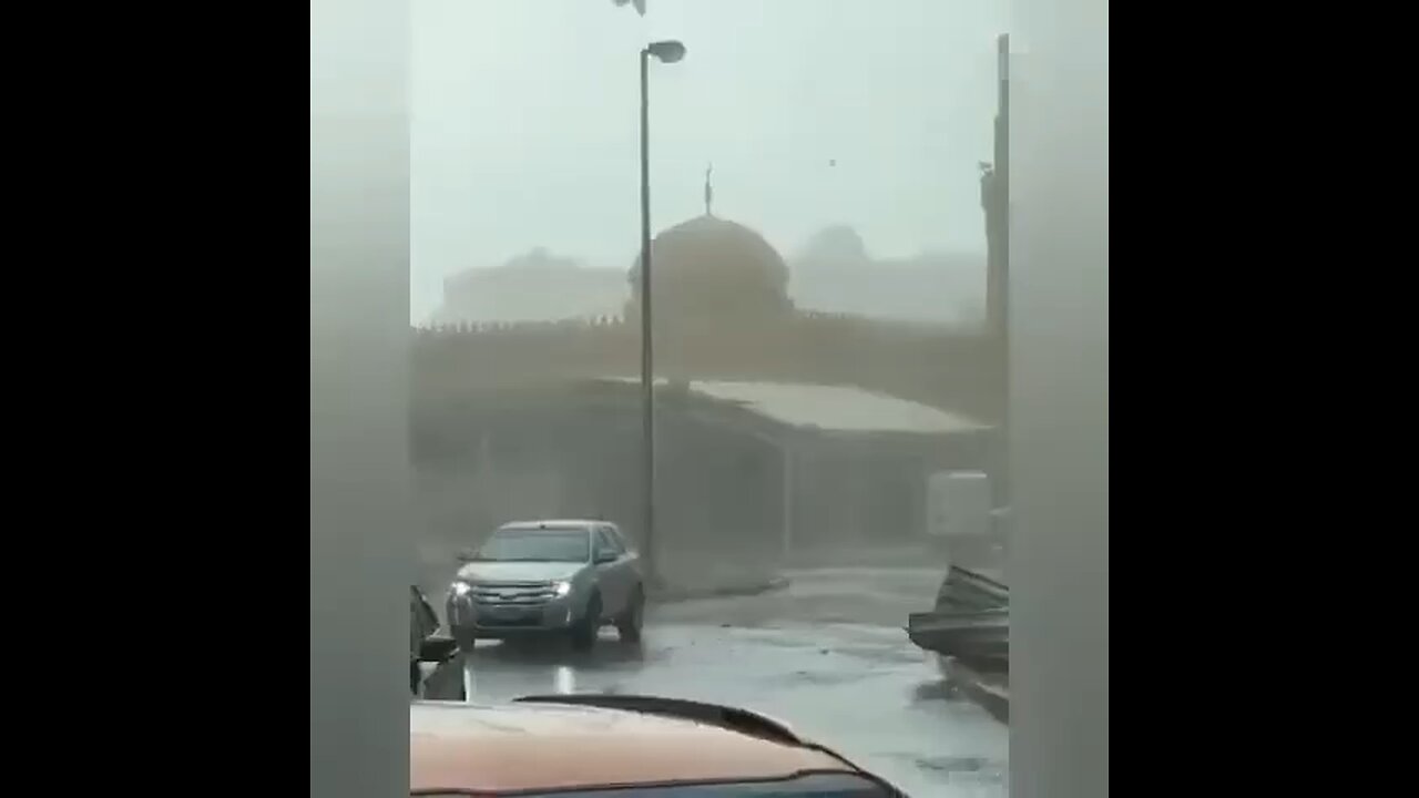 A sudden hurricane in the UAE tore off the roofs of buildings
