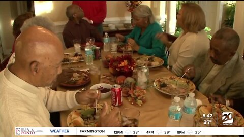 Tips to help keep Thanksgiving dinner cheap