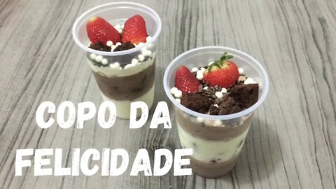 Curso de Copos da Felicidade e Bolo no Pote Aula 04 - Montando os Copos da Felicidade Diferentes