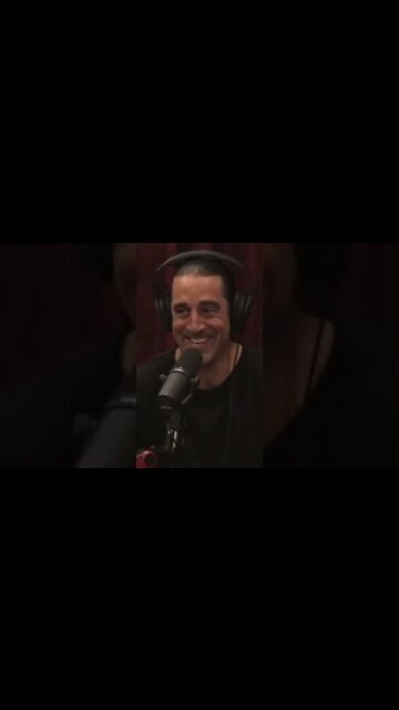 Joe Rogan Tells Aaron Rodgers Vote Republican!