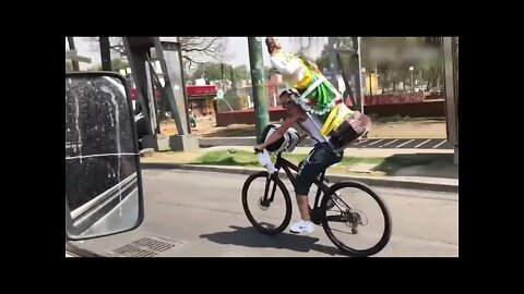 Idiots On Bikes - Cyclist Fails