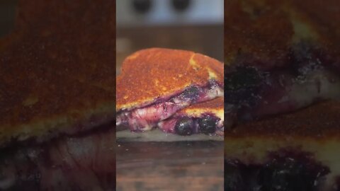 BROWN SUGAR BLUE BERRY GRILLED CHEESE 😋🧀🤤