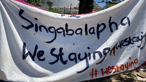 SOUTH AFRICA - Cape Town - Arcadia Place evicted persons camped on road(Video) (ULK)