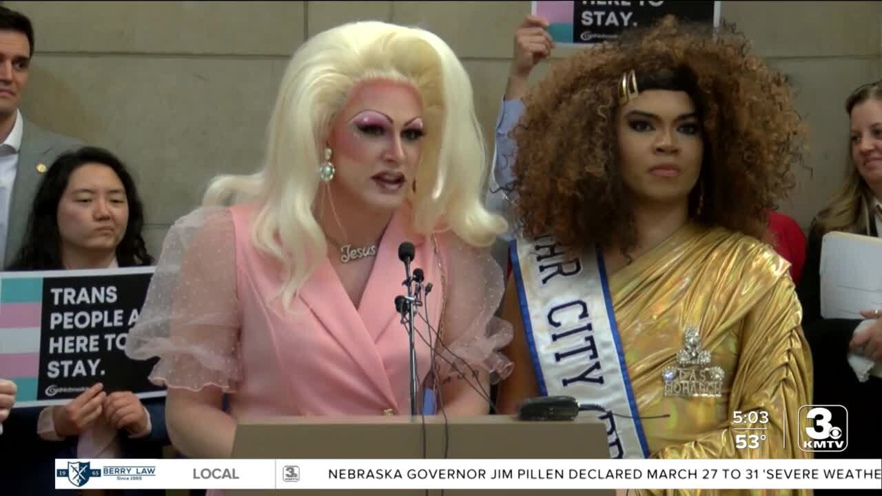 Opponents to anti-drag bill rally in Lincoln before hearing